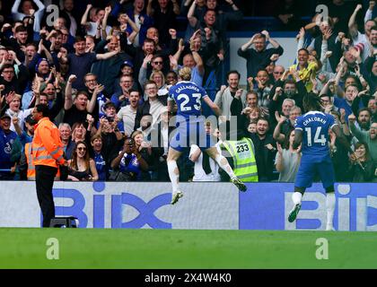 Chelsea, Londra, Regno Unito. Chelsea, Londra, Regno Unito. 5 maggio 2024. 5 maggio 2024; Stamford Bridge, Chelsea, Londra, Inghilterra: Premier League Football, Chelsea contro West Ham United; Conor Gallagher del Chelsea festeggia dopo aver segnato il suo 2° gol nel 30° minuto per renderlo 2-0 credito: Action Plus Sports Images/Alamy Live News Credit: Action Plus Sports Images/Alamy Live News Foto Stock