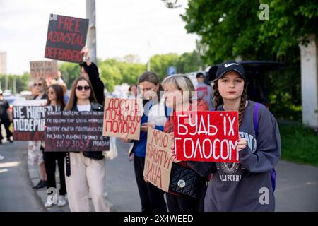 Kiev, Kiev, Ucraina. 5 maggio 2024. Protesta Azovstal libera di familiari e amici di soldati tenuti in prigionia dalla Russia. I soldati si arresero alla Russia il 20 maggio 2022 per salvare vite umane presso le opere di ferro e furto di Mariupol. Alcuni sono stati rilasciati, molti sono ancora detenuti in prigionia russa. (Credit Image: © Andreas Stroh/ZUMA Press Wire) SOLO PER USO EDITORIALE! Non per USO commerciale! Foto Stock