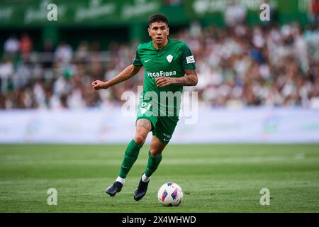 Nico Castro di Elche CF con il pallone durante il LaLiga Hypermotion match tra Real Racing Club e Elche CF allo Stadio El Sardinero il 4 maggio 2024 Foto Stock