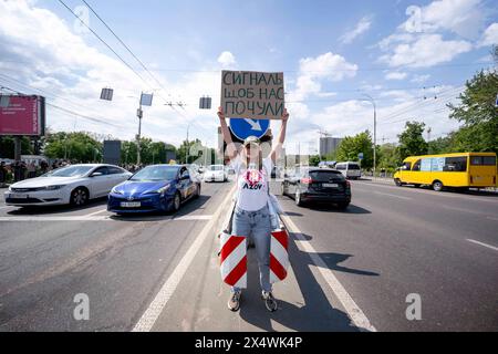 Kiev, Kiev, Ucraina. 5 maggio 2024. Protesta Azovstal libera di familiari e amici di soldati tenuti in prigionia dalla Russia. I soldati si arresero alla Russia il 20 maggio 2022 per salvare vite umane presso le opere di ferro e furto di Mariupol. Alcuni sono stati rilasciati, molti sono ancora detenuti in prigionia russa. (Credit Image: © Andreas Stroh/ZUMA Press Wire) SOLO PER USO EDITORIALE! Non per USO commerciale! Foto Stock