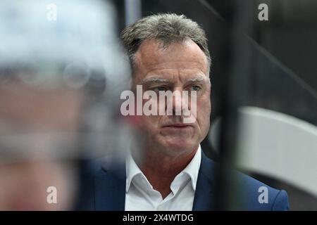 L'allenatore ceco Radim Rulik in azione durante i Czech Ice Hockey Games, torneo finale dell'Euro Hockey Tour Match Finlandia vs Cechia a Brno, Repubblica Ceca Foto Stock