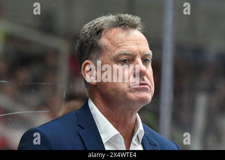 L'allenatore ceco Radim Rulik in azione durante i Czech Ice Hockey Games, torneo finale dell'Euro Hockey Tour Match Finlandia vs Cechia a Brno, Repubblica Ceca Foto Stock