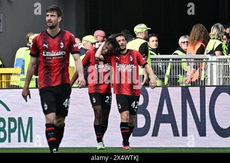 Genova, Italia. 5 maggio 2024. Alessandro Florenzi del Milan festeggia dopo aver segnato il gol 1-1 per la sua squadra durante la partita di calcio di serie A tra Milano e Genova allo Stadio Giuseppe Meazza di Milano, Italia - domenica 05 maggio 2024. Sport - calcio . (Foto di Tano Pecoraro/Lapresse) credito: LaPresse/Alamy Live News Foto Stock