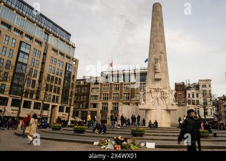 Monumento nazionale scultura all'aperto in Piazza Dam, Amsterdam, Paesi Bassi. Foto Stock