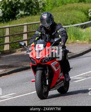 Milton Keynes, Regno Unito - 5 maggio 2024: 2019 moto Lexmoto LXR se 125 rossa su una strada britannica Foto Stock