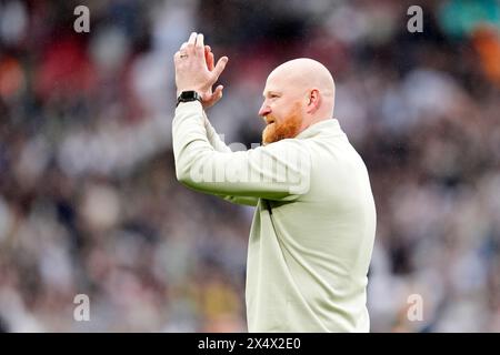 Andy Whing, manager dei Solihull Moors, applaude i tifosi dopo la finale dei play-off della Vanarama National League al Wembley Stadium di Londra. Data foto: Domenica 5 maggio 2024. Foto Stock