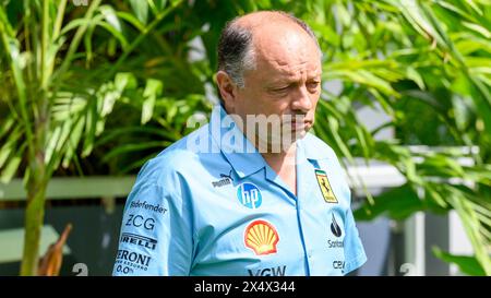 Miami, Florida, Stati Uniti. 5 maggio 2024; Miami International Autodrome, Miami, Florida, USA; formula 1 Crypto.com Miami Grand Prix 2024; Race Day; il team principal Ferrari Fred Vasseur arriva nel Team Village prima dell'inizio del Miami Grand Prix Credit: Action Plus Sports Images/Alamy Live News Foto Stock