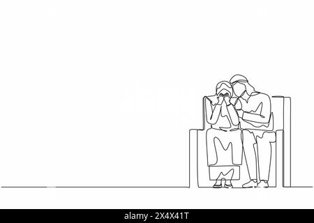 Linea singola continua disegnando un uomo arabo che si prende cura di sé seduto sul divano, abbracciando la spalla di una donna depressa e cercando di aiutarla o sostenerla. Supporto, mentale Illustrazione Vettoriale