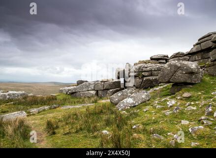 Vista dalla cima di Rough Tor sulla Bodmin Moor in Cornovaglia, Inghilterra, Regno Unito Foto Stock