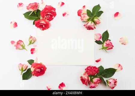 Romantica cornice floreale con spazio vuoto Foto Stock