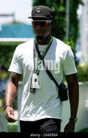 Miami Gardens, Stati Uniti. 5 maggio 2024. Fred Kerley arriva al paddock durante il Gran Premio di Formula uno di Miami all'autodromo internazionale di Miami a Miami Gardens, Florida, domenica 5 maggio 2024 foto di Greg Nash/UPI Credit: UPI/Alamy Live News Foto Stock