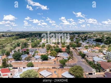 Gaborone veduta aerea drone prospettiva dell'area residenziale, sullo sfondo delle colline Foto Stock