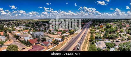 Gaborone veduta aerea drone prospettiva dell'area residenziale, sullo sfondo delle colline Foto Stock