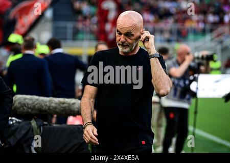 Milano, Italia. 5 maggio 2024. Stefano pioli, allenatore italiano dell'AC Milan, guarda durante la partita di calcio di serie A AC Milan vs Genoa allo stadio San Siro crediti: Piero Cruciatti/Alamy Live News Foto Stock