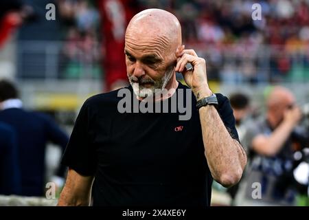 Milano, Italia. 5 maggio 2024. Stefano pioli, allenatore italiano dell'AC Milan, guarda durante la partita di calcio di serie A AC Milan vs Genoa allo stadio San Siro crediti: Piero Cruciatti/Alamy Live News Foto Stock