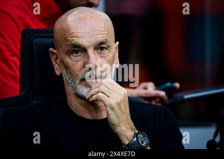 Milano, Italia. 5 maggio 2024. Stefano pioli, allenatore italiano dell'AC Milan, guarda durante la partita di calcio di serie A AC Milan vs Genoa allo stadio San Siro crediti: Piero Cruciatti/Alamy Live News Foto Stock