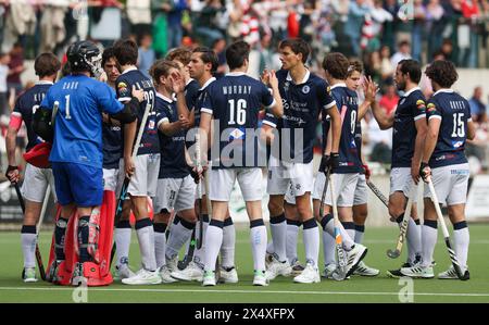 Bruxelles, Belgio. 5 maggio 2024. I giocatori di Gantoise, nella foto all'inizio di una partita di hockey tra il Royal Leopold Club e Gantoise, domenica 5 maggio 2024, a Bruxelles, una partita di ritorno nelle semifinali dei play-off del campionato belga di hockey di prima divisione. BELGA PHOTO VIRGINIE LEFOUR credito: Belga News Agency/Alamy Live News Foto Stock