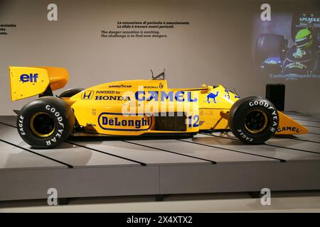 Lotus Honda 99T4 Camel di Ayrton Senna, 1987, è stata esposta durante la mostra "Senna Forever" del 5 maggio 2024 al Museo Nazionale dell'Automobile di Torino, i Foto Stock