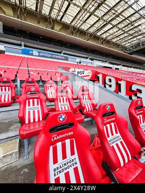 Banco dello staff del Philips Stadion, l'arena ufficiale del FC PSV Eindhoven Foto Stock