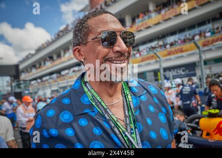 Miami Gardens, Florida, Stati Uniti. 5 maggio 2024. Miami Dolphins. Giorno della gara. GRID F1 Miami GP all'autodromo di Miami nei Miami Gardens, Florida, Stati Uniti. Crediti: Yaroslav Sabitov/YES Market Media/Alamy Live News. Foto Stock