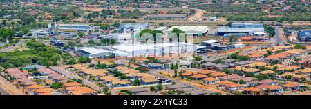 panorama aereo di gaborone, ammira le capitali in via di sviluppo in africa, industriali, commerciali e residenziali con proprietà mista Foto Stock