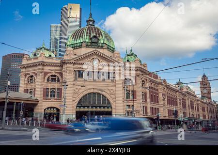 MELBOURNE, AUSTRALIA - 12 APRILE 2024: Flinders Street Station Building Foto Stock