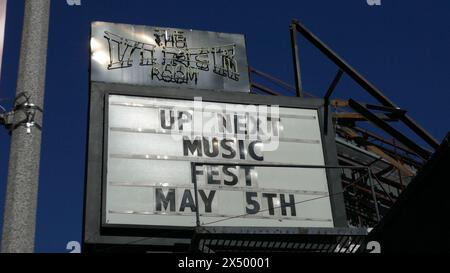 Los Angeles, California, USA 5 maggio 2024 The Viper Room on Sunset Blvd, precedentemente di proprietà di Johnny Depp, dove cantanti/musicisti The Red Hot Chili Peppers, Stone Temple Pilots, Pearl Jam, Counting Crows, Johnny Cash, Cher si esibì qui in concerti e nel luogo in cui l'attore River Phoenix morì al 8852 di Sunset Blvd il 5 maggio 2024 a Los Angeles, California, USA. Foto di Barry King/Alamy Stock Photo Foto Stock