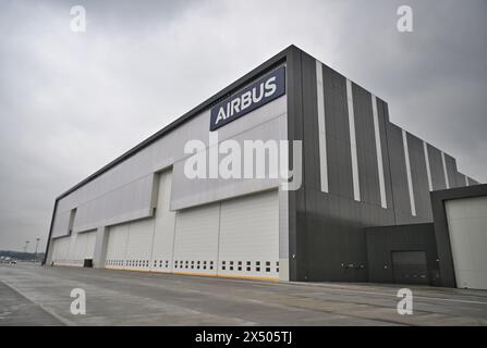 Parigi, Francia. 24 gennaio 2024. Questa foto scattata il 24 gennaio 2024 mostra una vista dell'Airbus Lifecycle Services Centre (ALSC) a Chengdu, nella provincia del Sichuan, nel sud-ovest della Cina. Crediti: Liu Kun/Xinhua/Alamy Live News Foto Stock