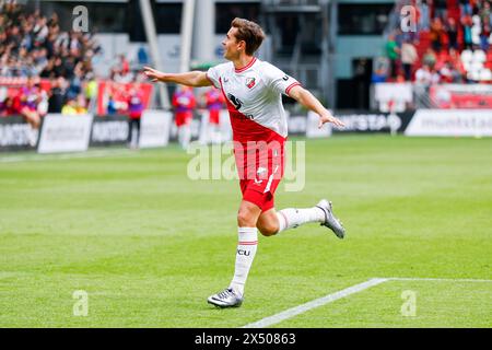 UTRECHT, 05-05-2024 , Stadio Galgenwaard, calcio, eredivisie olandese, stagione 2023 / 2024, durante la partita FC Utrecht - Vitesse, FC Utrecht giocatore Victor Jensen Foto Stock