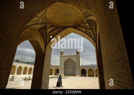 Shiraz, Iran - 16 marzo 2024: La Moschea Vakil si trova a ovest del Bazar Vakil a Shiraz, Iran. Foto Stock