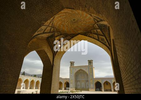 Shiraz, Iran - 16 marzo 2024: La Moschea Vakil si trova a ovest del Bazar Vakil a Shiraz, Iran. Foto Stock