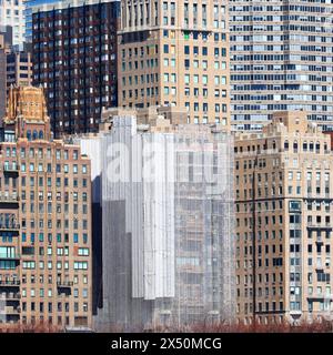 New York, Stati Uniti. 2 aprile 2024. Vita quotidiana, edifici, grattacieli a New York. Crediti: Nidpor/Alamy Live News Foto Stock