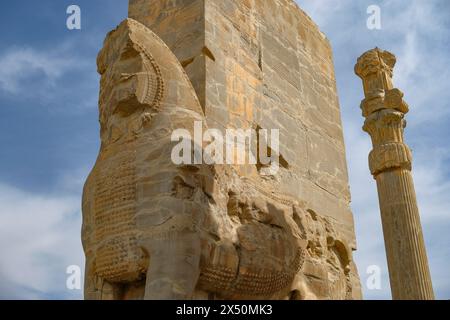 Marvdsaht, Iran - 18 marzo 2024: Porta di tutte le nazioni nelle rovine di Persepoli vicino alla città di Shiraz nella provincia di Fars, Iran. Foto Stock