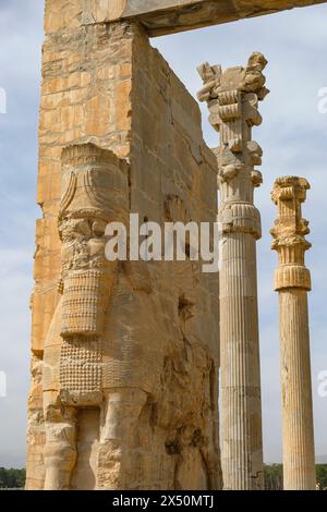 Marvdsaht, Iran - 18 marzo 2024: Porta di tutte le nazioni nelle rovine di Persepoli vicino alla città di Shiraz nella provincia di Fars, Iran. Foto Stock