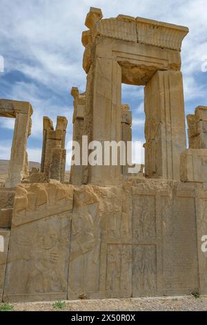 Marvdsaht, Iran - 18 marzo 2024: Rovine di Persepoli vicino alla città di Shiraz nella provincia di Fars, Iran. Foto Stock