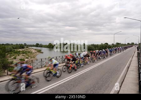 Italia. 6 maggio 2024. I ciclisti durante la terza tappa del giro d'Italia da Novara a Fossano, 6 maggio 2024 Italia. (Foto di Fabio Ferrai/LaPresse) credito: LaPresse/Alamy Live News Foto Stock