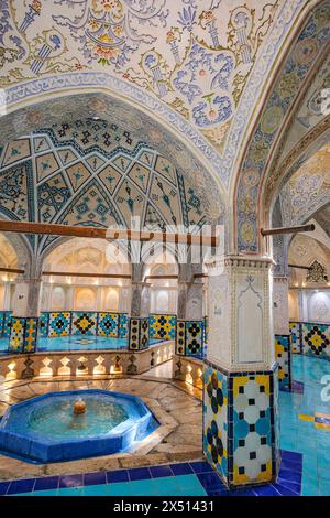 Kashan, Iran - 3 aprile 2024: Sultan Amir Ahmad Bathhouse, noto anche come Qasemi Bathhouse, è un bagno pubblico iraniano tradizionale nel Kashan, IR Foto Stock