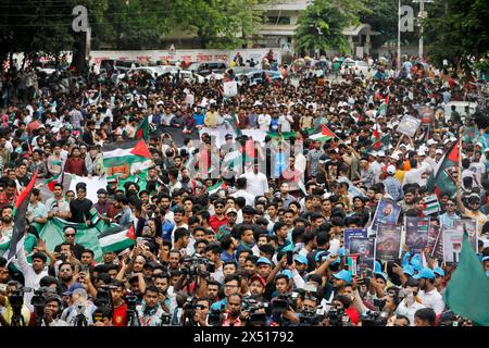 Dhaka, Bangladesh - 6 maggio 2024: La Bangladesh Chhatra League ha tenuto una marcia e una manifestazione presso il campus della Dhaka University per chiedere la fine dell'aggressione israeliana i Foto Stock