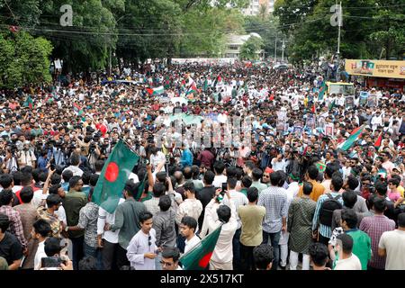 Dhaka, Bangladesh - 6 maggio 2024: La Bangladesh Chhatra League ha tenuto una marcia e una manifestazione presso il campus della Dhaka University per chiedere la fine dell'aggressione israeliana i Foto Stock