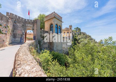 Xàtiva, Spagna. 3 maggio 2024. Vista esterna del castello di Xàtiva, una fortezza nella Sierra Vernisa sulla città di Xàtiva o Játiva Foto Stock