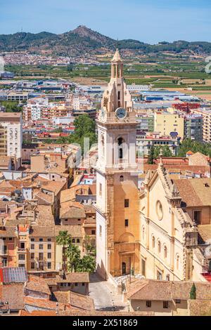 Veduta sopraelevata di Xàtiva con la Collegiata di Xàtiva, Comunità Valenciana, Spagna Foto Stock