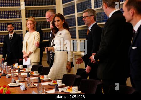 Stoccolma, Danimarca. 6 maggio 2024. Re Federico X e la regina Maria arrivano al Riksdag svedese e vengono ricevuti dal presidente Andreas Norlén, a Stoccolma lunedì 6 maggio 2024. Lunedì e martedì, la coppia reale danese fa la sua prima visita di stato in Svezia. Durante la visita di stato, la coppia reale incontrerà tra le altre cose astronauti danesi e svedesi, visiterà la stazione della flotta Berga e parteciperà a una cena di gala presso il Palazzo reale. (Foto: IDA Marie Odgaard/Scanpix 2024) credito: Ritzau/Alamy Live News Foto Stock