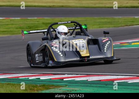 Matt Hammond, University of Derby, 2024 Hagerty Radical Cup UK, un campionato unico con tutti i piloti che pilotano Radical SR1 (1340cc 188bhp) o Foto Stock