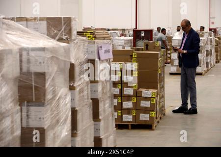 Non esclusiva: Schede elettorali viste durante un tour per mostrare i pacchetti elettorali che saranno utilizzati per le elezioni del Messico del 2024 il 2 giugno Foto Stock