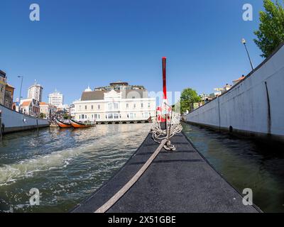 Vista pittoresca dei canali di Aveiro, la Venezia del Portogallo, punto di riferimento turistico Foto Stock