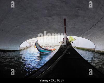 Vista pittoresca dei canali di Aveiro, la Venezia del Portogallo, punto di riferimento turistico Foto Stock