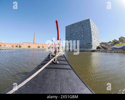 Vista pittoresca dei canali di Aveiro, la Venezia del Portogallo, punto di riferimento turistico Foto Stock