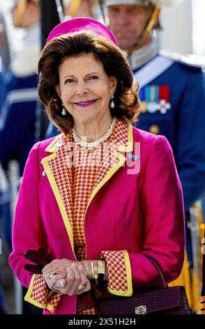Stoccolma, Schweden. 6 maggio 2024. La regina Silvia di Svezia a Skeppsbron a Stoccolma, il 6 maggio 2024, il 1° di una visita di Stato di 2 giorni dalla Danimarca alla Svezia credito: Albert Nieboer/Netherlands OUT/Point de Vue OUT/dpa/Alamy Live News Foto Stock