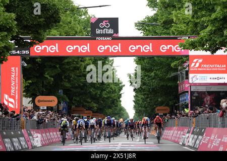 Fossano, Italia. 6 maggio 2024. Tim Merlier (Team Soudal - Quickstep) ha vinto la terza tappa del giro d'Italia da Novara a Fossano, 6 maggio 2024 Italia. (Foto di massimo Paolone/LaPresse) credito: LaPresse/Alamy Live News Foto Stock