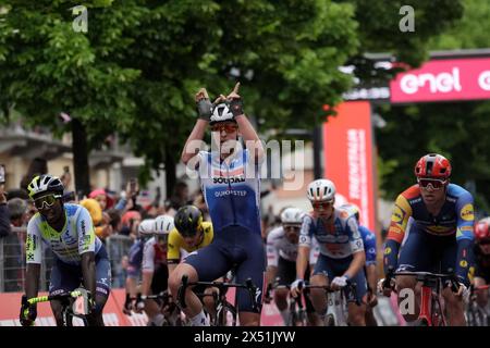 Fossano, Italia. 6 maggio 2024. Tim Merlier (Team Soudal - Quickstep) ha vinto la terza tappa del giro d'Italia da Novara a Fossano, 6 maggio 2024 Italia. (Foto di massimo Paolone/LaPresse) credito: LaPresse/Alamy Live News Foto Stock